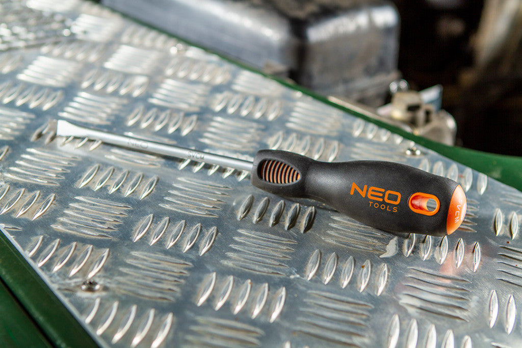 NEO TOOLS Csavarhúzó lapos 8.0X200mm 25 év garanciával 04-016