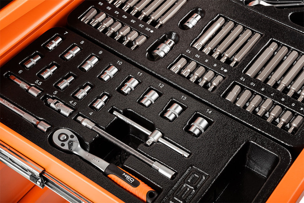 NEO TOOLS Műhelykocsi, 5 fiókos, 117db szerszámmal, 680x460x825mm, szerszámkocsi 25 év garanciával 84-214-6