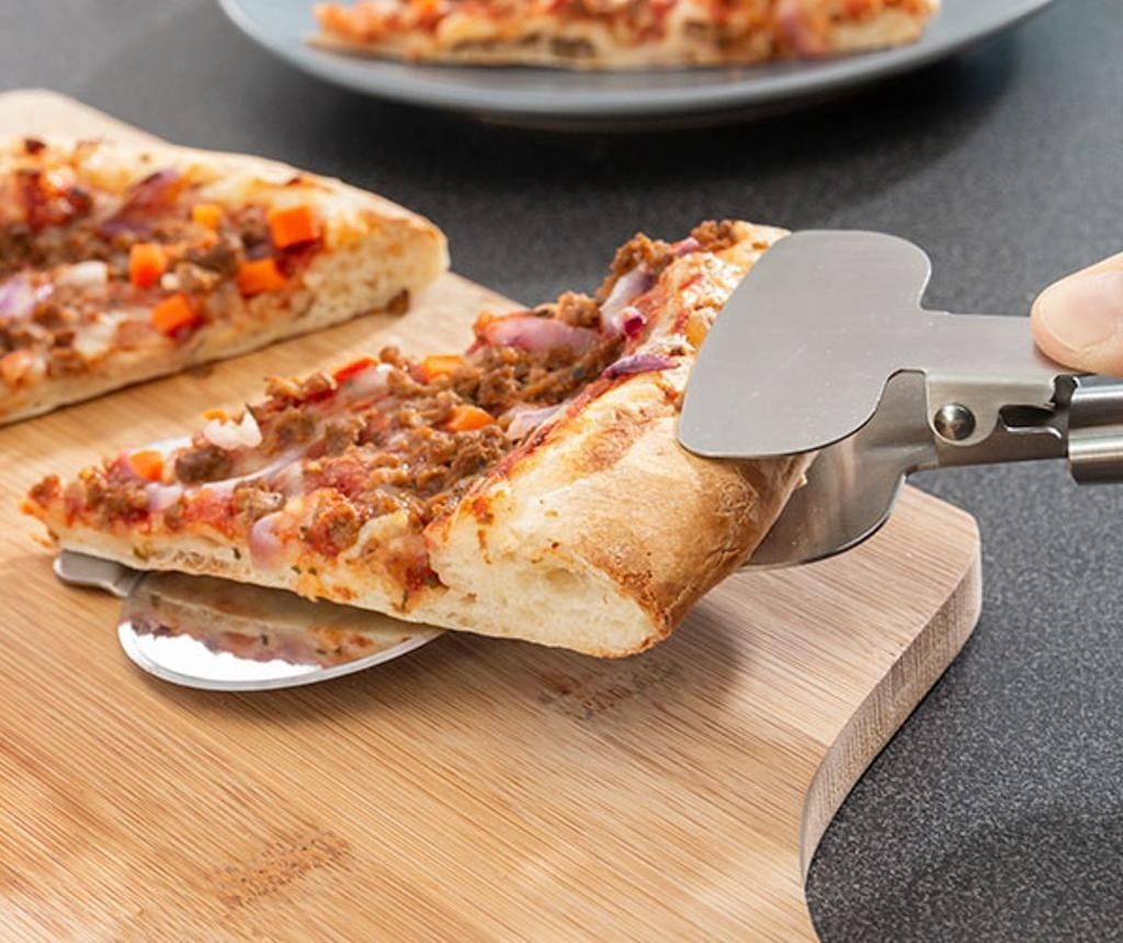 Pizzaszeletelő