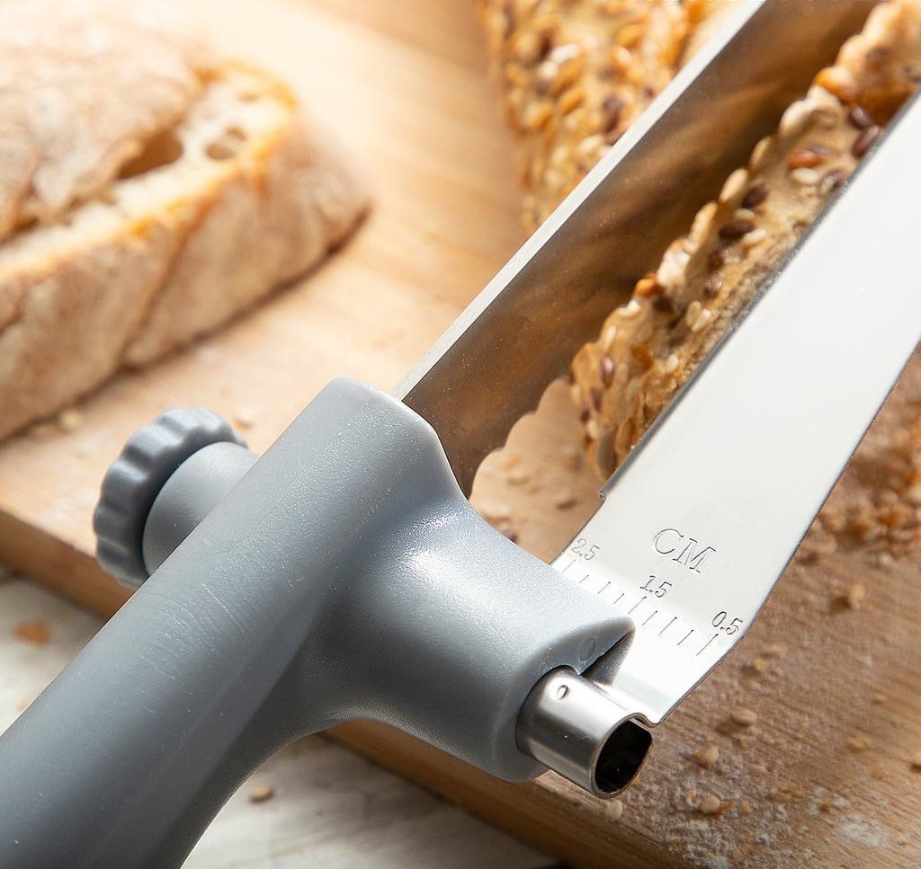 Kenyérszeletelő kés állítható vágásvezetővel (InnovaGoods)