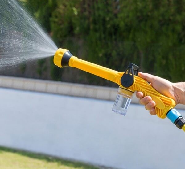 8 az 1-ben nagynyomású vízágyú 100 ml tartállyal (InnovaGoods)