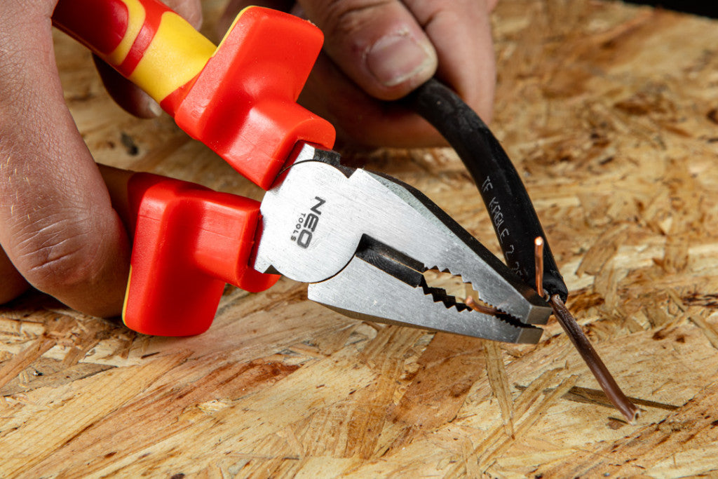 NEO TOOLS Kombinált fogó 1000V, szigetelt, 160mm (6"), CrV, polírozott 25 év garanciával 01-220