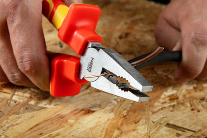 NEO TOOLS Kombinált fogó 1000V, szigetelt, 160mm (6"), CrV, polírozott 25 év garanciával 01-220