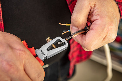 NEO TOOLS Kábelcsupaszító 1000V, szigetelt, 160mm (6"), CrV, polírozott 25 év garanciával 01-229