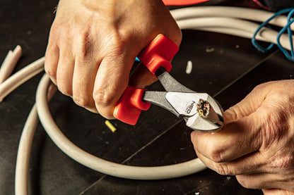 NEO TOOLS Oldalcsípő fogó, szigetelt, 1000V, 180mm (7"), CRV, polírozott 25 év garanciával 01-231