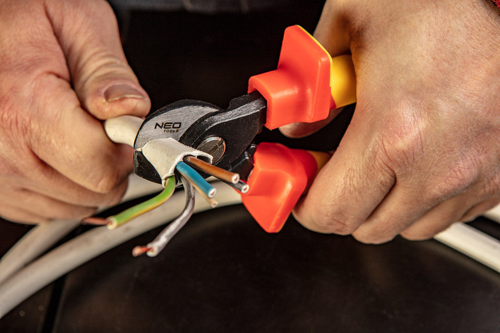 NEO TOOLS Kábelvágó fogó 1000V, szigetelt, 160mm (6"), CrV 25 év garanciával 01-233