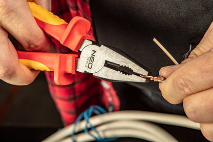 NEO TOOLS Kombinált fogó 160mm 1000V, szigetelt 25 év garanciával 01-240