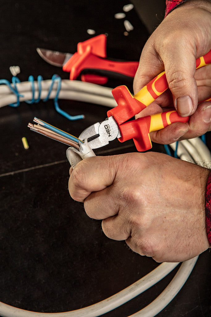 NEO TOOLS Oldalcsípő fogó 160MM 1000V, szigetelt 25 év garanciával 01-243