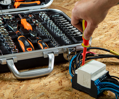 NEO TOOLS Szigetelt szerszámkészlet 108db, kofferben 01-310-1