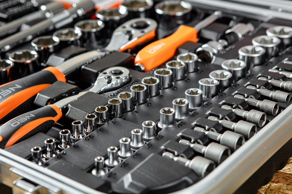 NEO TOOLS Szigetelt szerszámkészlet 108db, kofferben 01-310-1