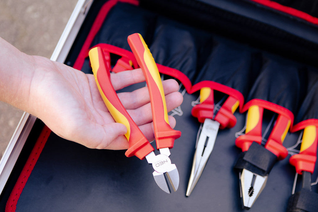 NEO TOOLS Szigetelt szerszámkészlet elektromos és hibrid autók javításához 51db 01-312
