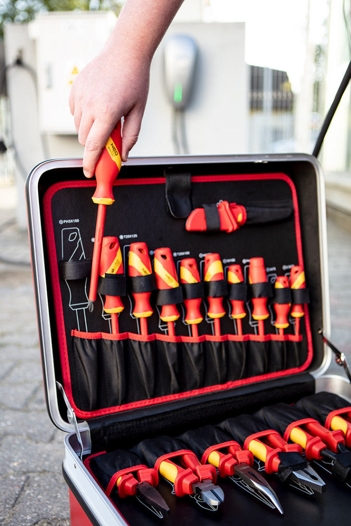 NEO TOOLS Szigetelt szerszámkészlet elektromos és hibrid autók javításához 51db 01-312