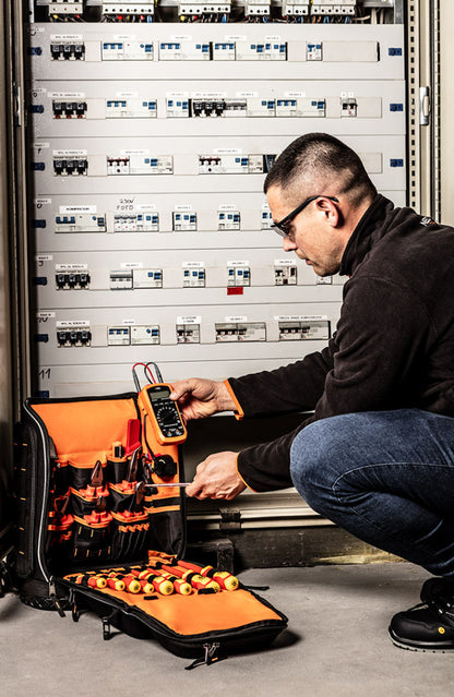 NEO TOOLS Szerszámkészlet villanyszerelőknek,31 részes, hátizsákkal 01-313