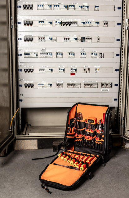 NEO TOOLS Szerszámkészlet villanyszerelőknek,31 részes, hátizsákkal 01-313