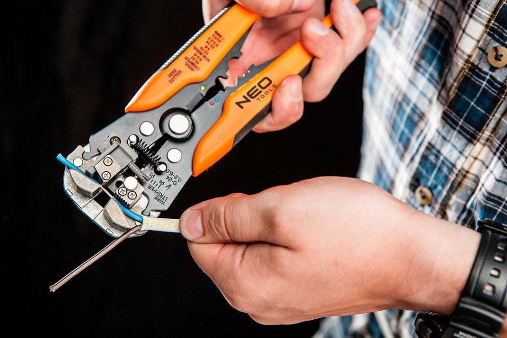 NEO TOOLS Kábelcsupaszító fogó 205MM, autómata 25 év garanciával 01-500