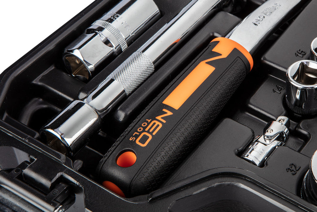 NEO TOOLS Dugókulcskészlet + szerszámkészlet 1/2", 1/4", 82db, ECO 25 év garanciával 10-058