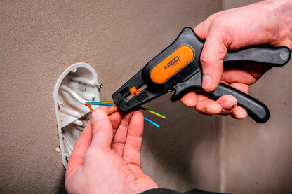 NEO TOOLS Kábelcsupaszító fogó 195mm, autómata 01-519