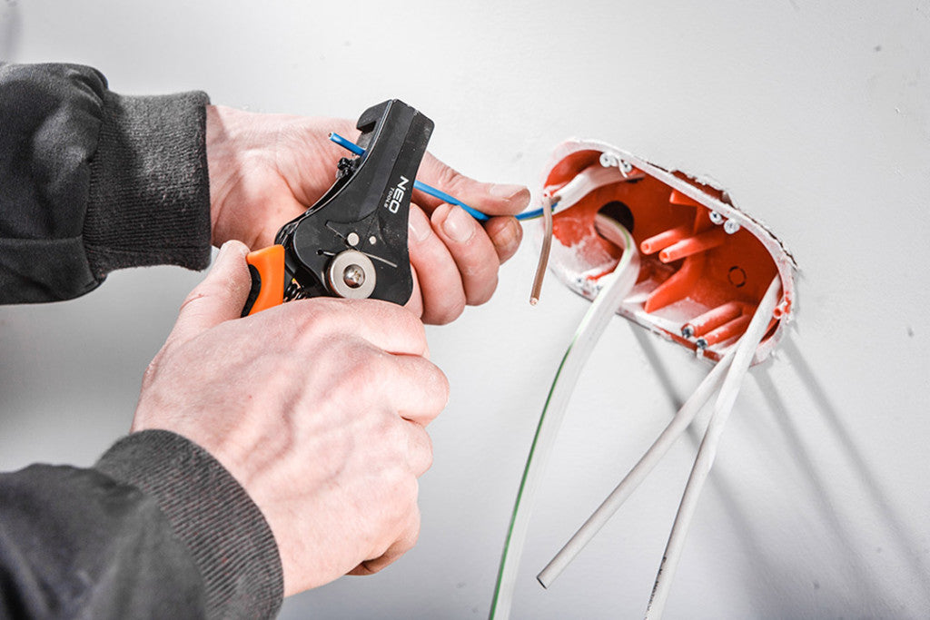 NEO TOOLS Kábelcsupaszító automata, 170mm 01-520
