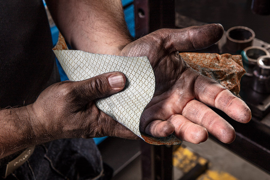 NEO TOOLS Kéz-és felülettisztító csiszolókendő, 75 lap, ragasztó, gyanta, szilikon, lakk, festék, poliuretán hab és polimer 10-408
