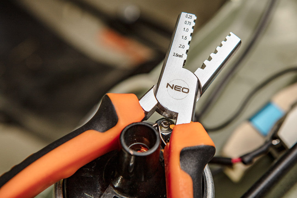 NEO TOOLS Krimpelő-, kábelsarufogó 0.25-2.5mm2, 140mm 25 év garanciával 01-532