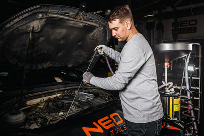 NEO TOOLS Mobil olajleeresztő/ leszívó készülék, pneumatikus, leeresztő tál 10l, ellenőrzőhenger 10l, gyűjtőtartály 70l 10-811