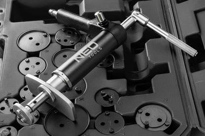 NEO TOOLS Tárcsafék munkahenger visszanyomó készlet, pneumatikus nyomószerszámmal 11-132