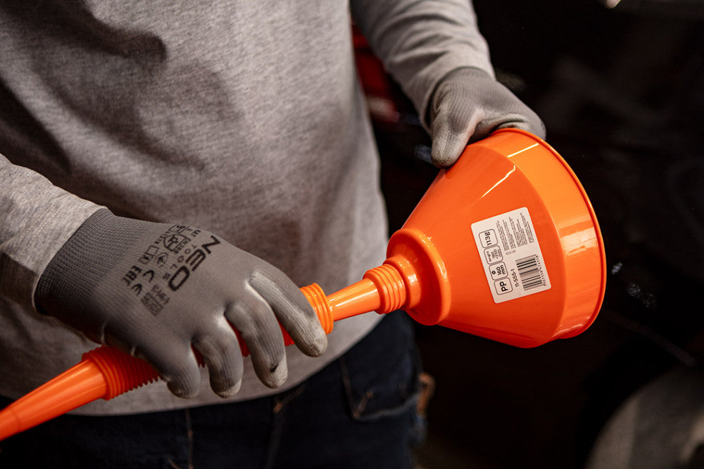 NEO TOOLS Tölcsér 160mm, 1,2L, flexibilis kifolyóval, polietilén 11-555-1