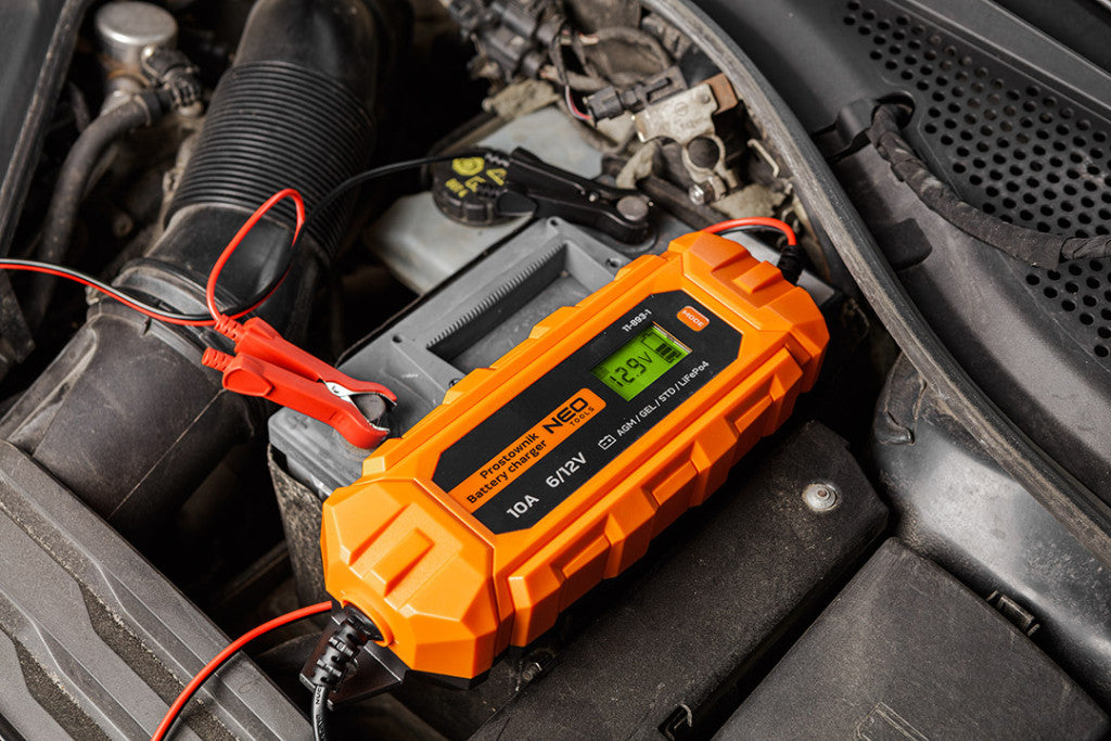 NEO TOOLS Automatikus akkumulátortöltő 10A/160W, 3-200Ah, savas / AGM / GEL akkumulátorokhoz 2 év garanciával 11-893-1