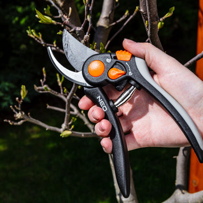 NEO TOOLS Metszőolló, mellévágó, max.18mm, teflon bevonat, állítható pengenyílás, 200mm 15-202