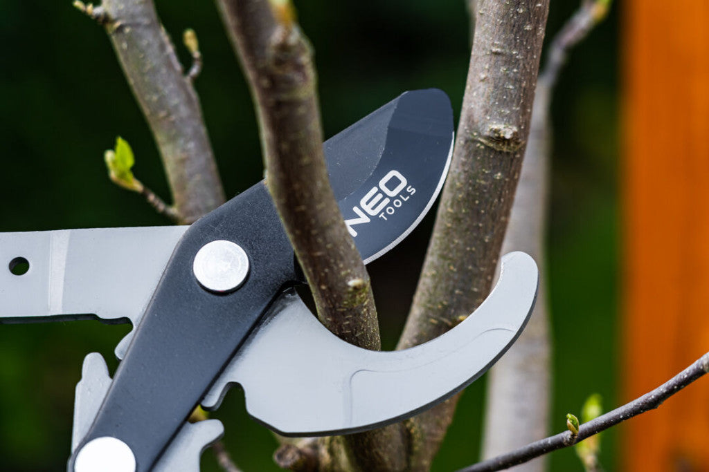 NEO TOOLS Ágvágó, mellévágó, áttételes, teleszkópos 665-965mm, vágókap.: 42mm, alu nyél, teflon, 40% plusz erőátvitel 15-253