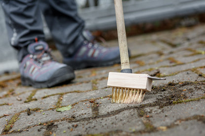 NEO TOOLS Drótkefe térkőtisztításhoz, fugakaparó pengével 39-220