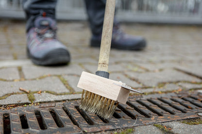 NEO TOOLS Drótkefe térkőtisztításhoz, fugakaparó pengével 39-220