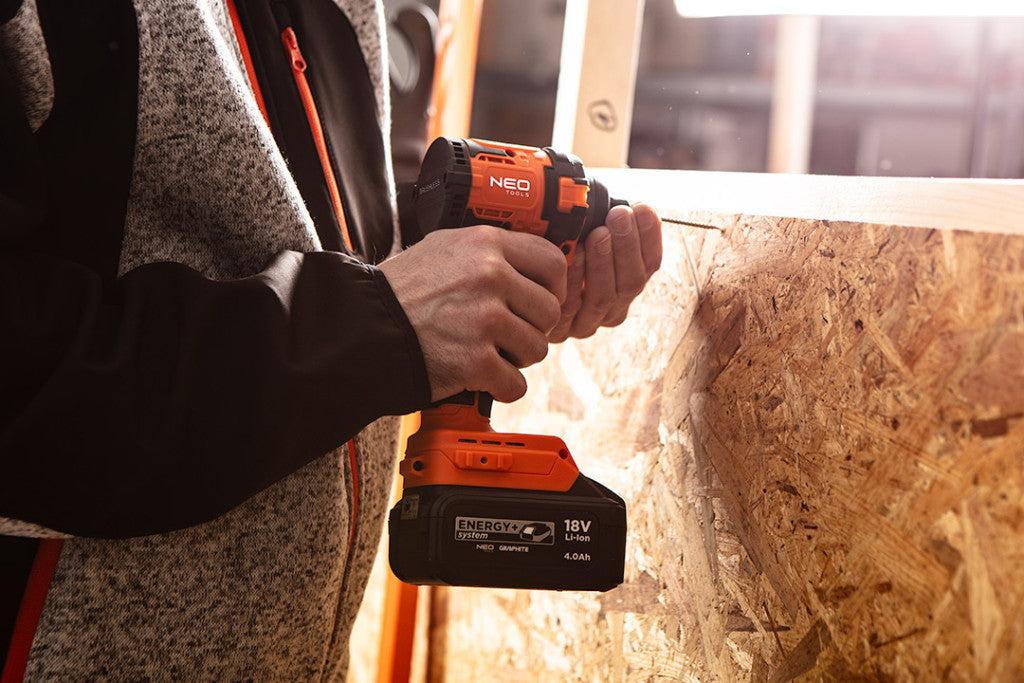 NEO TOOLS Akkus szénkefementes ütvecsavarozó 1/4"(hatszög), Energy+, 18V, Kompakt méret, 300NM, akku nélkül! 3 év garanciával 04-612