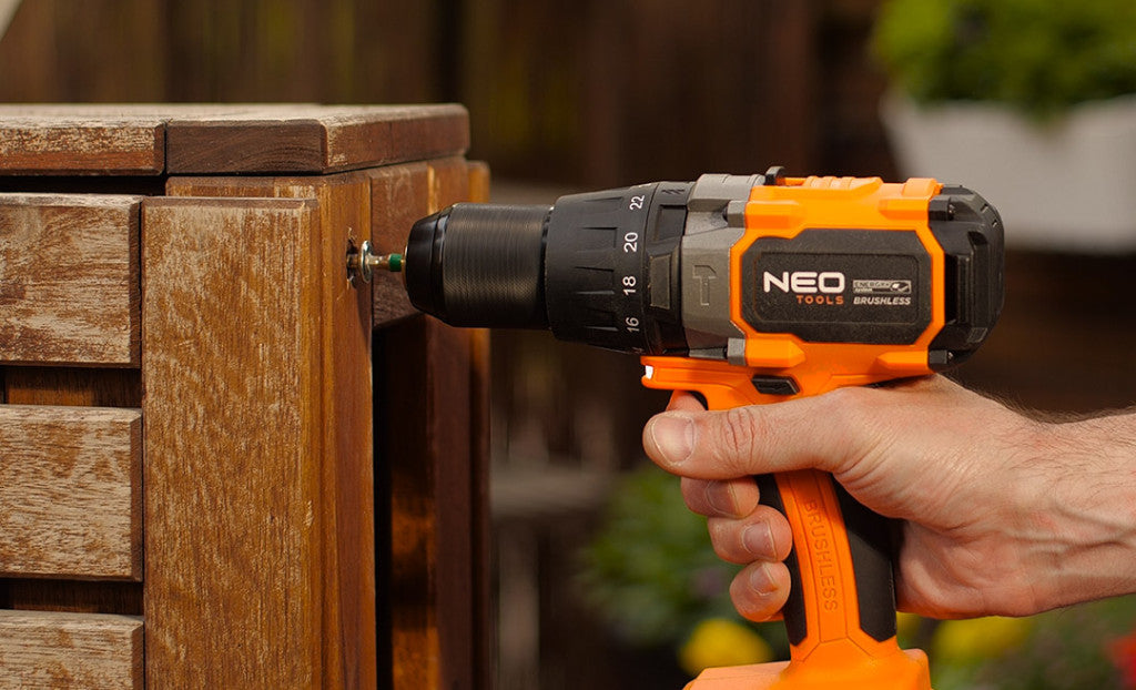 NEO TOOLS Akkus szénkefementes fúró, csavarozó, ütvefúró, Energy+, 100Nm 3 év garanciával 04-616