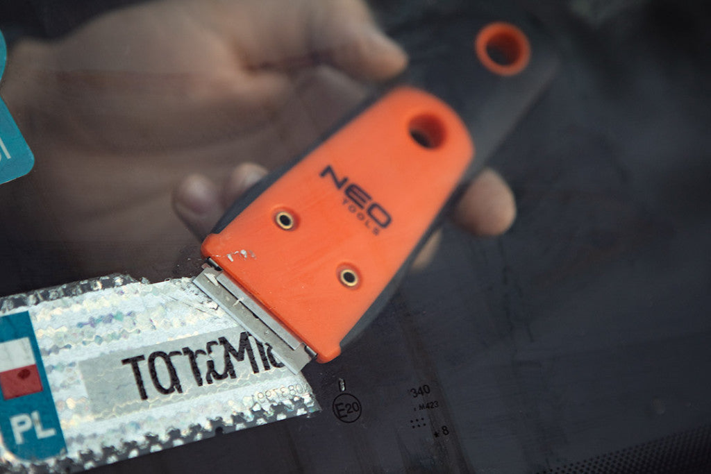 NEO TOOLS Ablakkaparó, fémházas, + 5 penge 63-019