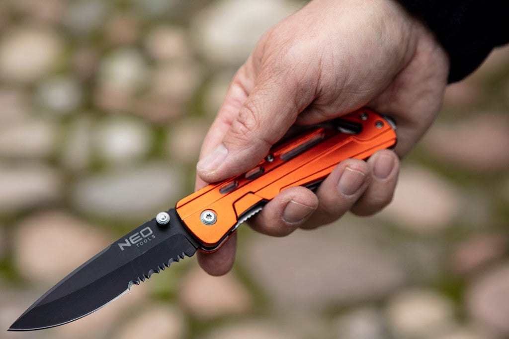 NEO TOOLS Összecsukható kés, 11,5cm, retesszel és szíjvágó pengével, penge: 8.5cm 63-026