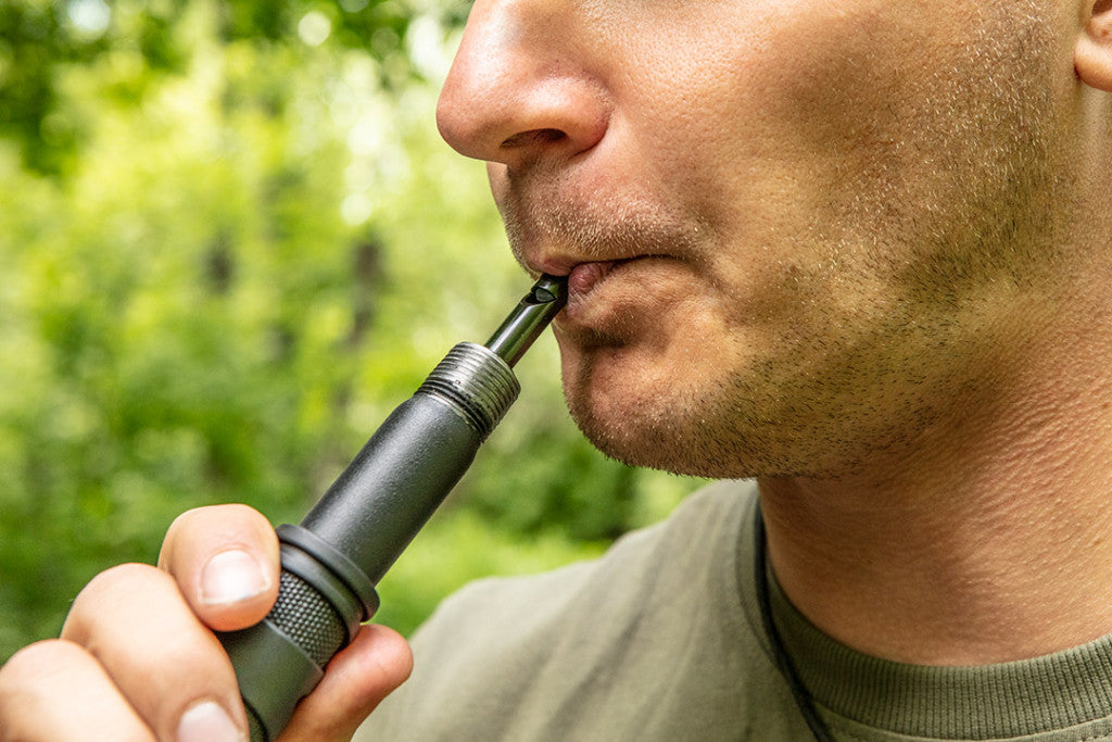 NEO TOOLS Multifunkciós túlélő tábori ásó, 63cm, ásó, fűrész, csákány, palacknyitó, kovakő, kés, üvegtörő, síp 63-122