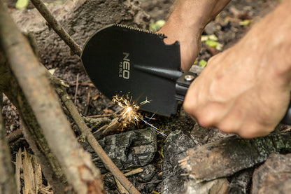 NEO TOOLS Multifunkciós túlélő tábori ásó, 63cm, ásó, fűrész, csákány, palacknyitó, kovakő, kés, üvegtörő, síp 63-122