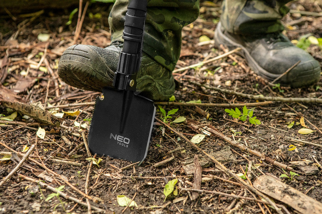 NEO TOOLS Multifunkciós túlélő tábori ásó, 63cm, ásó, fűrész, csákány, palacknyitó, kovakő, kés, üvegtörő, síp 63-122