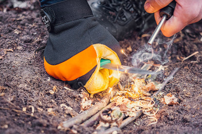 NEO TOOLS Multifunkciós túlélő tábori ásó, 63cm, ásó, fűrész, csákány, palacknyitó, kovakő, kés, üvegtörő, síp 63-122