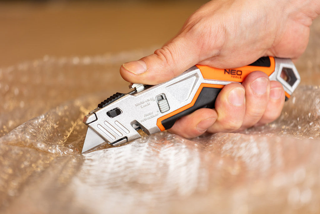 NEO TOOLS Trapézpengés kés , 1+5 pengével, alu házas 63-706