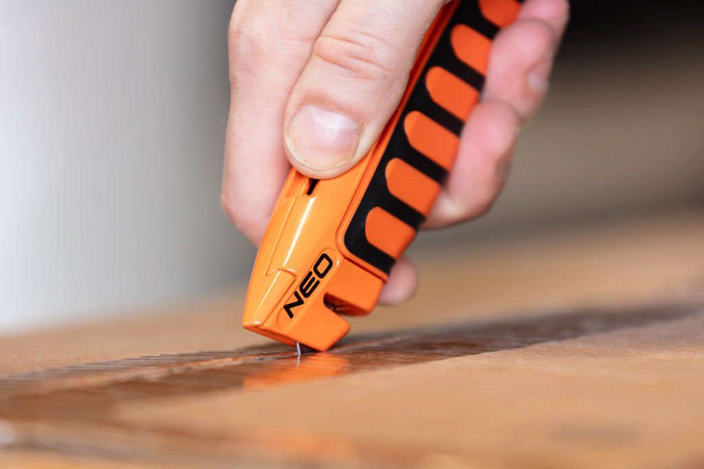 NEO TOOLS Trapézpengés kés, alu házas  63-707