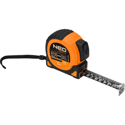 NEO TOOLS Mérőszalag, 5m/25mm, erősített rugós, acél, fekete szalag fehér nagyított skálával, mágneses, autostop+rögzítő 67-243