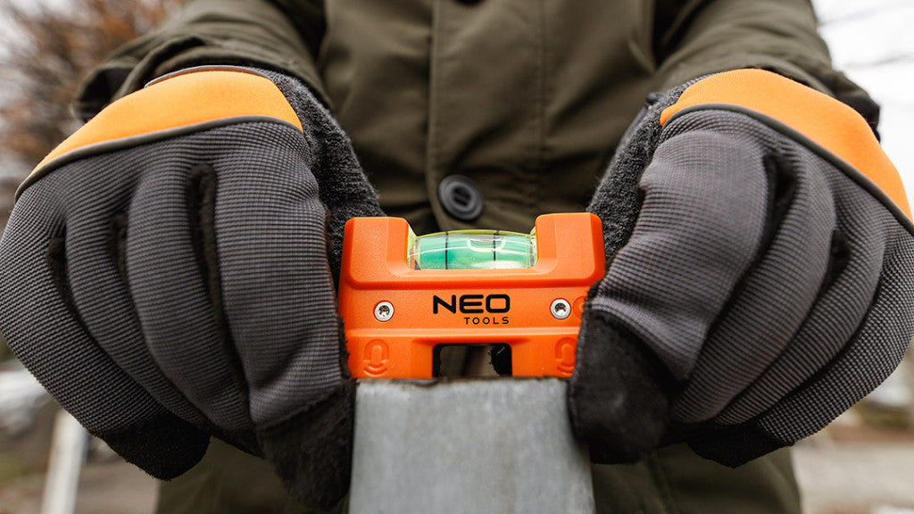NEO TOOLS Zsebvízmérték, mágnessel, övcsipesszel 71-220