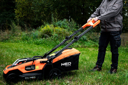 NEO TOOLS Munkavédelmi kabát, BASIC, XL/56, 35% pamut, 65% polyester, Többfunkciós zsebek, gumírozott derék, CE EN341 81-410-XL