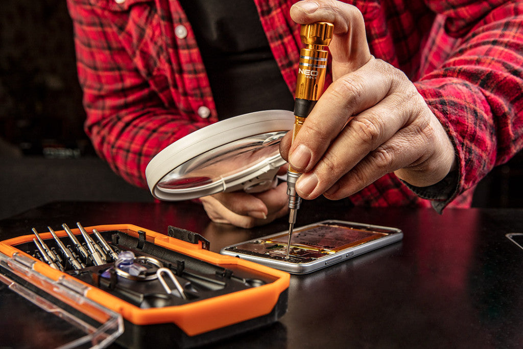 NEO TOOLS OKOSTELEFON JAVÍTÓ szerszámkészlet 25 év garanciával 06-108