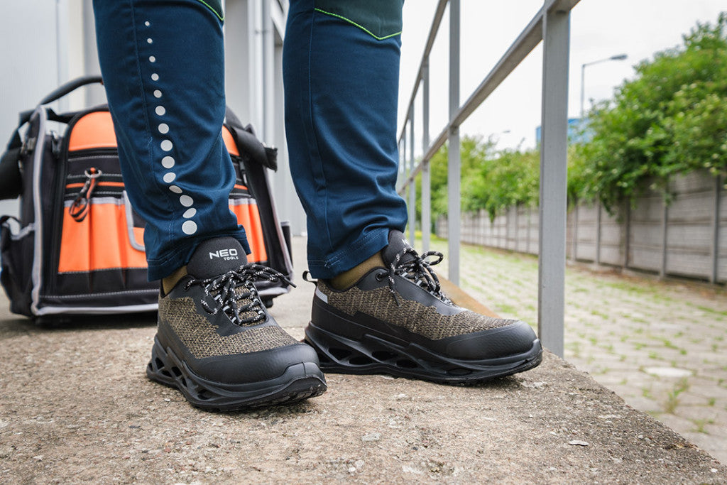 NEO TOOLS Munkavédelmi cipő, S1 SR FO, acélbetéttel, 44 82-169-44