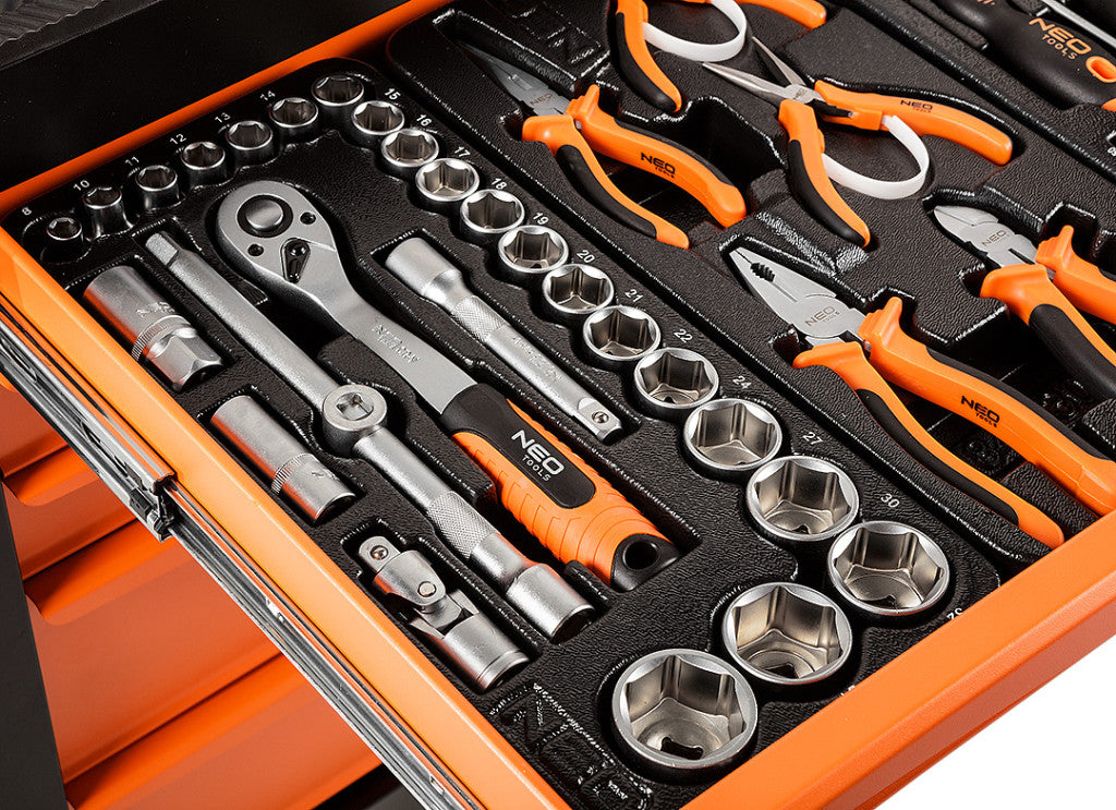 NEO TOOLS Műhelykocsi, 5 fiókos, 117db szerszámmal, 680x460x825mm, szerszámkocsi 25 év garanciával 84-214-6