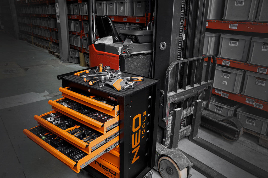 NEO TOOLS Műhelykocsi, 7 fiókos, 176db szerszámmal, 680x460x1030mm, szerszámkocsi 25 év garanciával 84-222-12