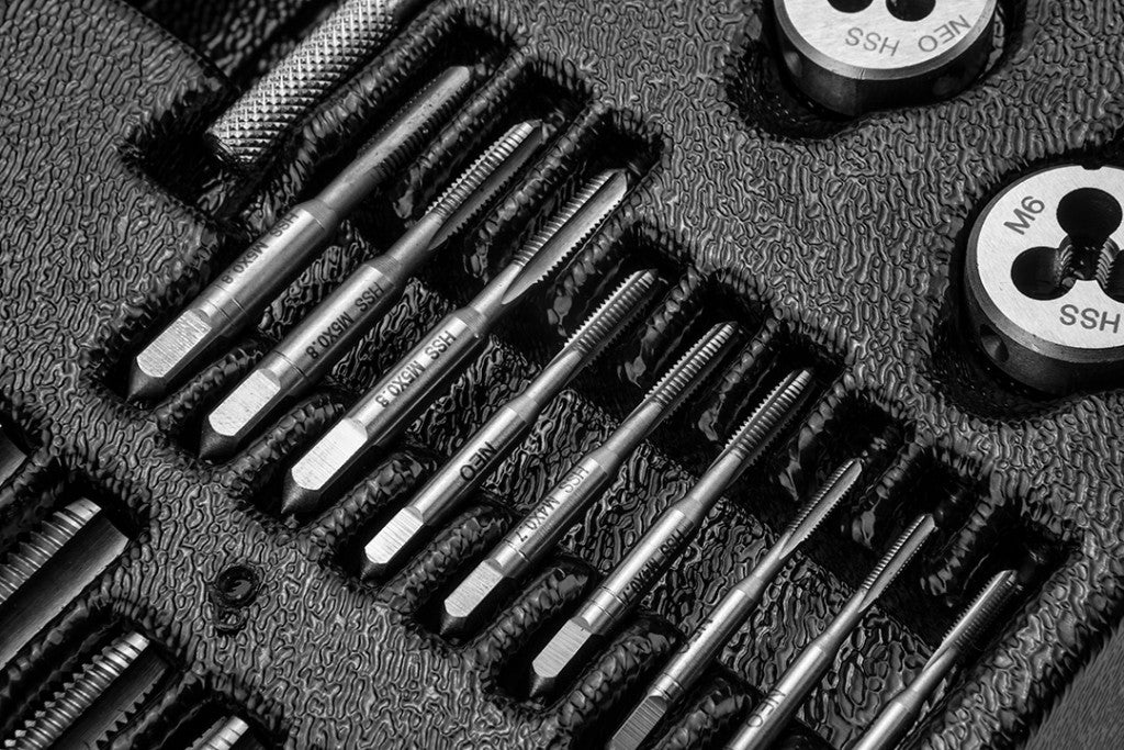 NEO TOOLS Menetkészítő készlet 31db, műhelykocsitálcával 25 év garanciával 84-246
